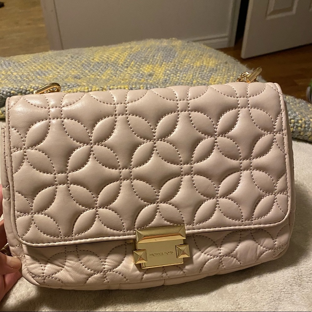 Michael Kors Croosbody purse like new
